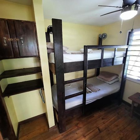 סנדי ביי Roatan Backpackers' Hostel מראה חיצוני תמונה