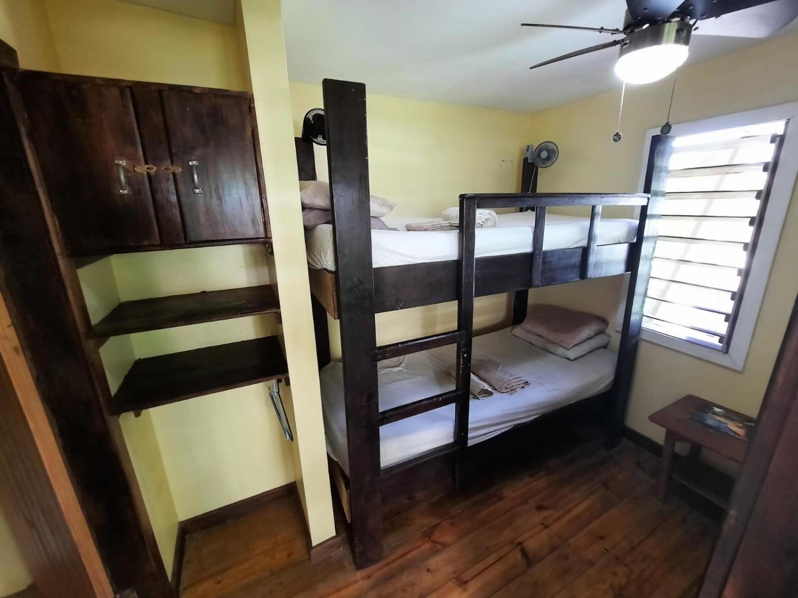 סנדי ביי Roatan Backpackers' Hostel מראה חיצוני תמונה