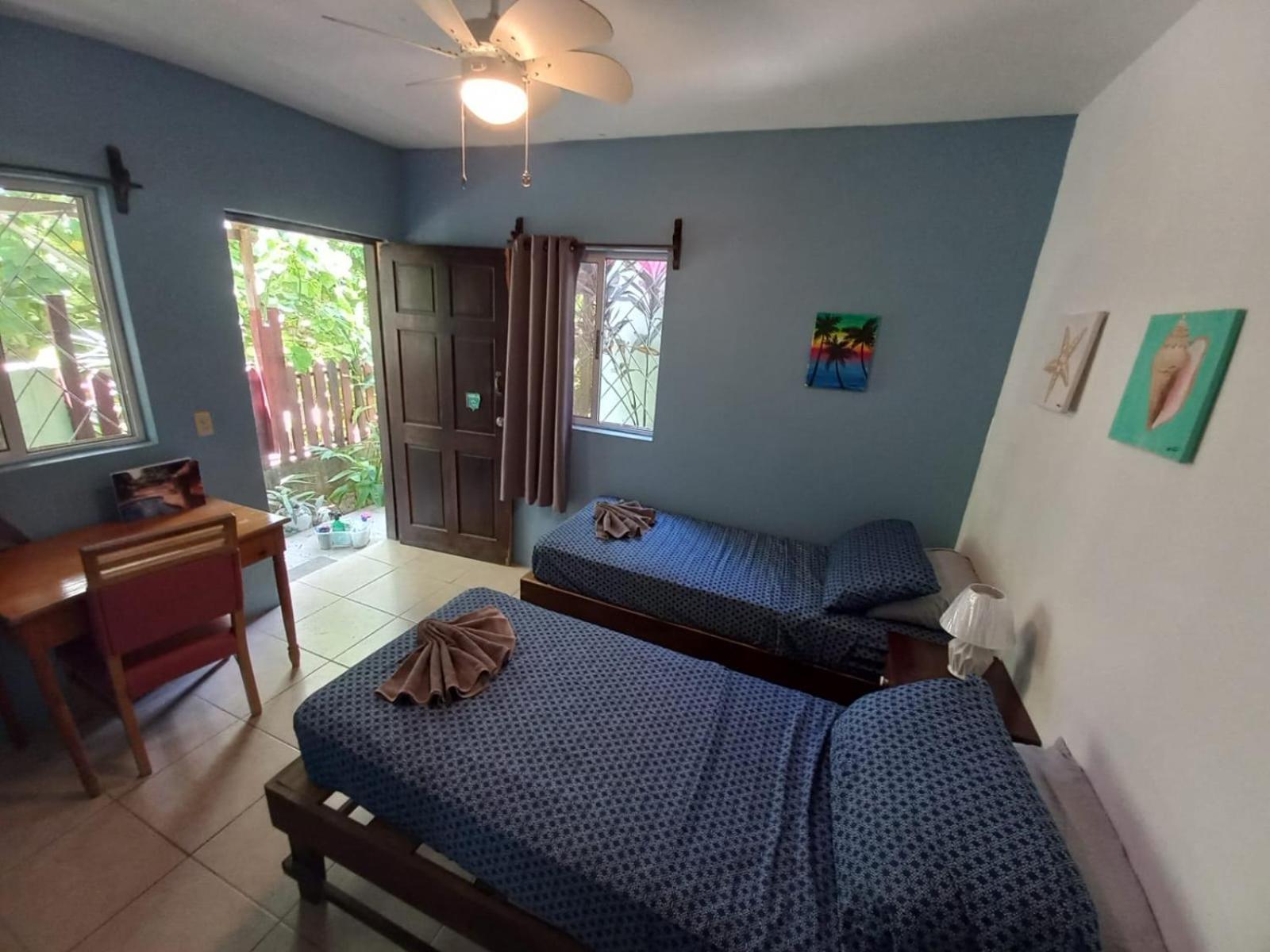 סנדי ביי Roatan Backpackers' Hostel מראה חיצוני תמונה