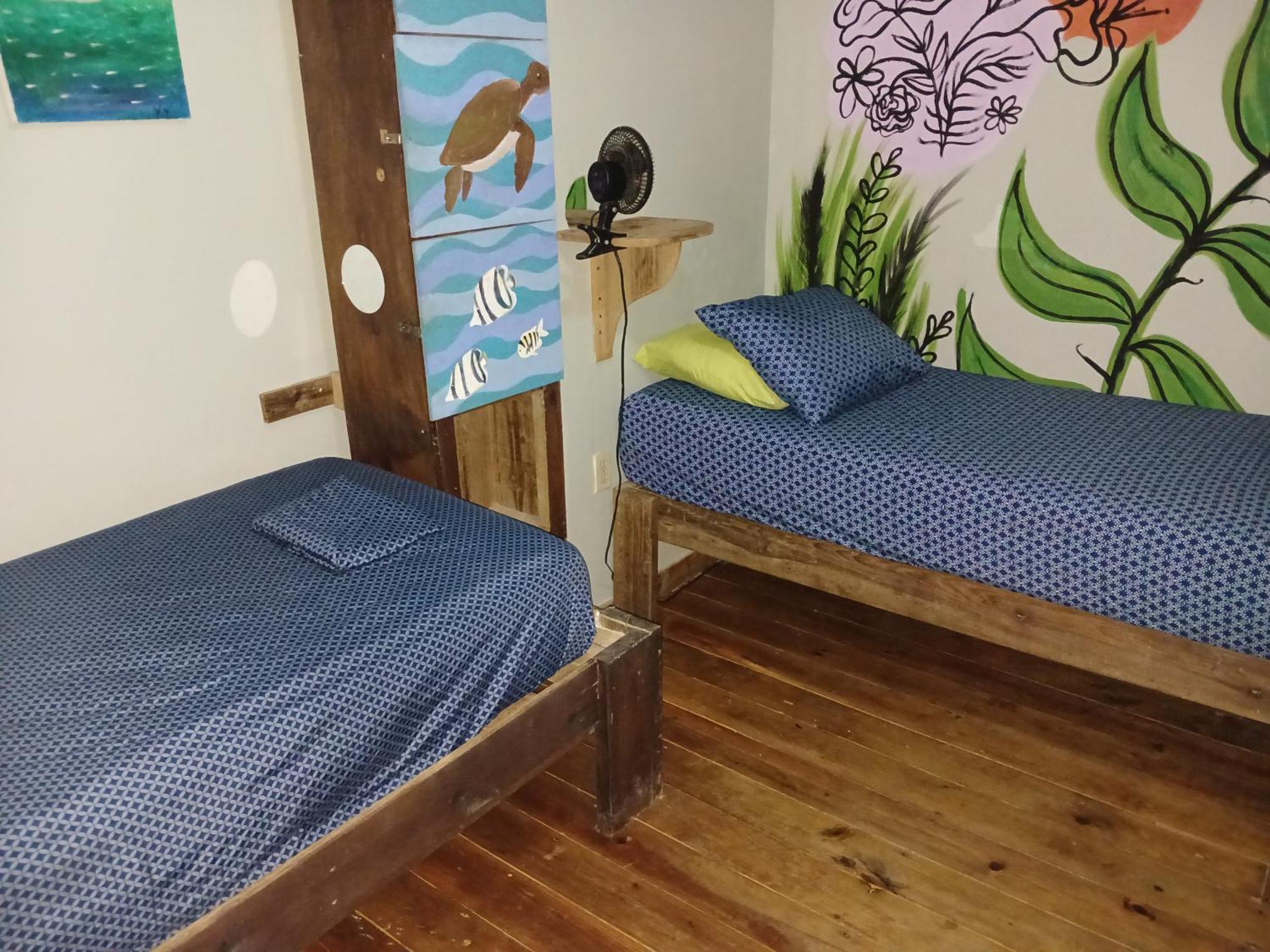 סנדי ביי Roatan Backpackers' Hostel מראה חיצוני תמונה