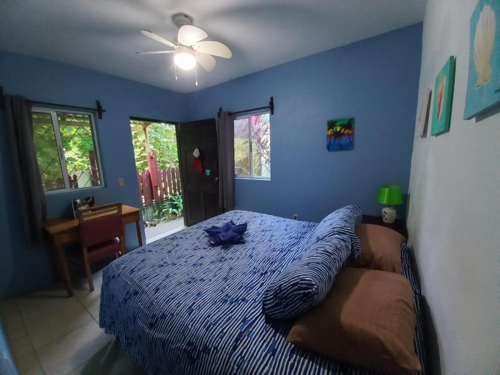 סנדי ביי Roatan Backpackers' Hostel מראה חיצוני תמונה