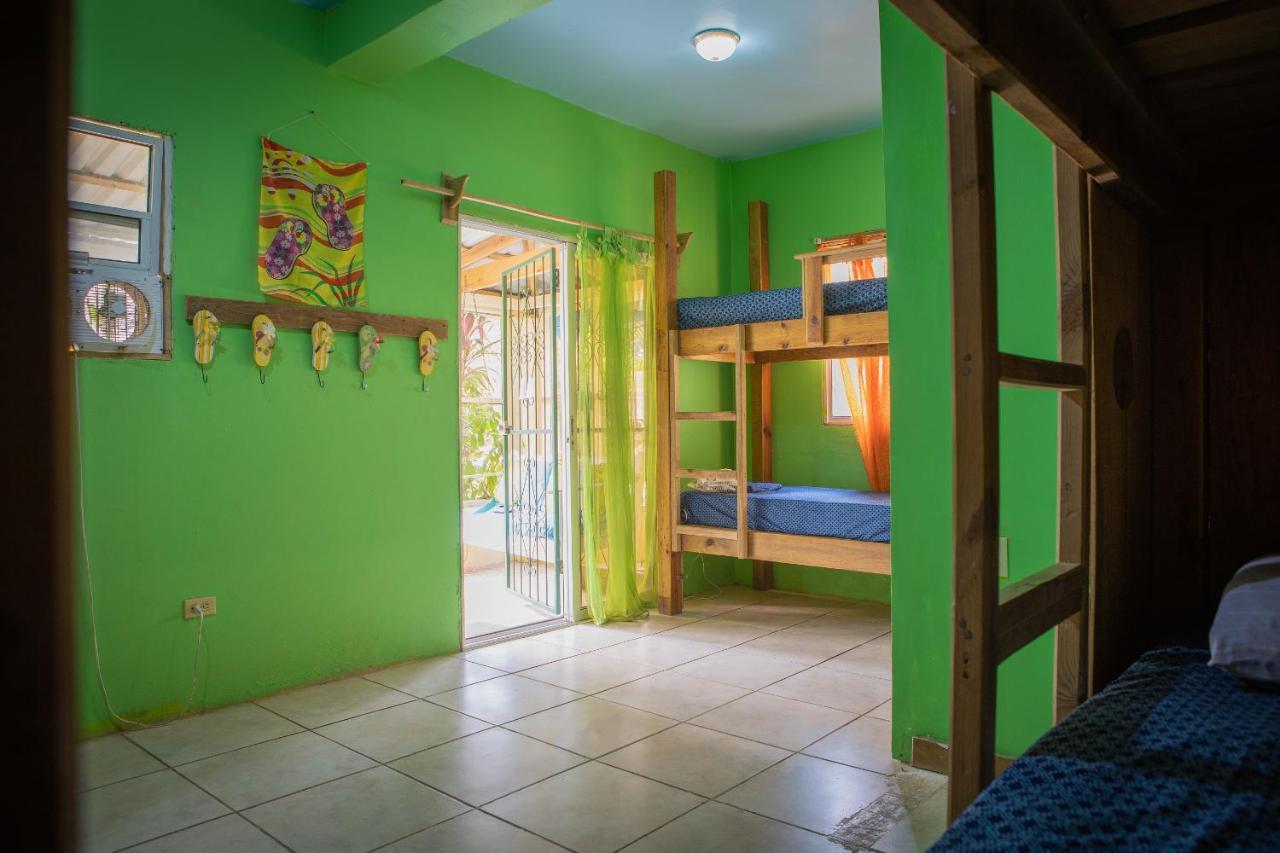 סנדי ביי Roatan Backpackers' Hostel מראה חיצוני תמונה